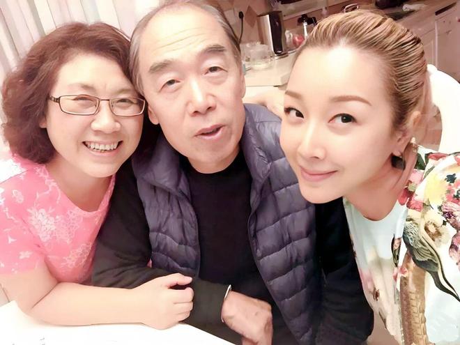 3岁老爸过端午！这哪是父女说是兄妹我都信pg电子模拟器电脑版53岁歌手孙悦陪8(图4)