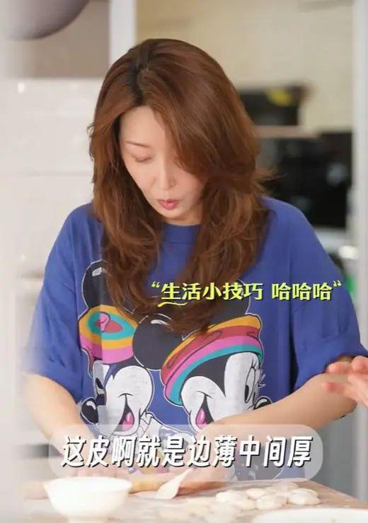 3岁老爸过端午！这哪是父女说是兄妹我都信pg电子模拟器电脑版53岁歌手孙悦陪8(图3)